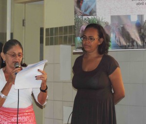 Apresentação de cordel sobre o trabalho e a vida da mulher camponesa, por Maria de Fátima